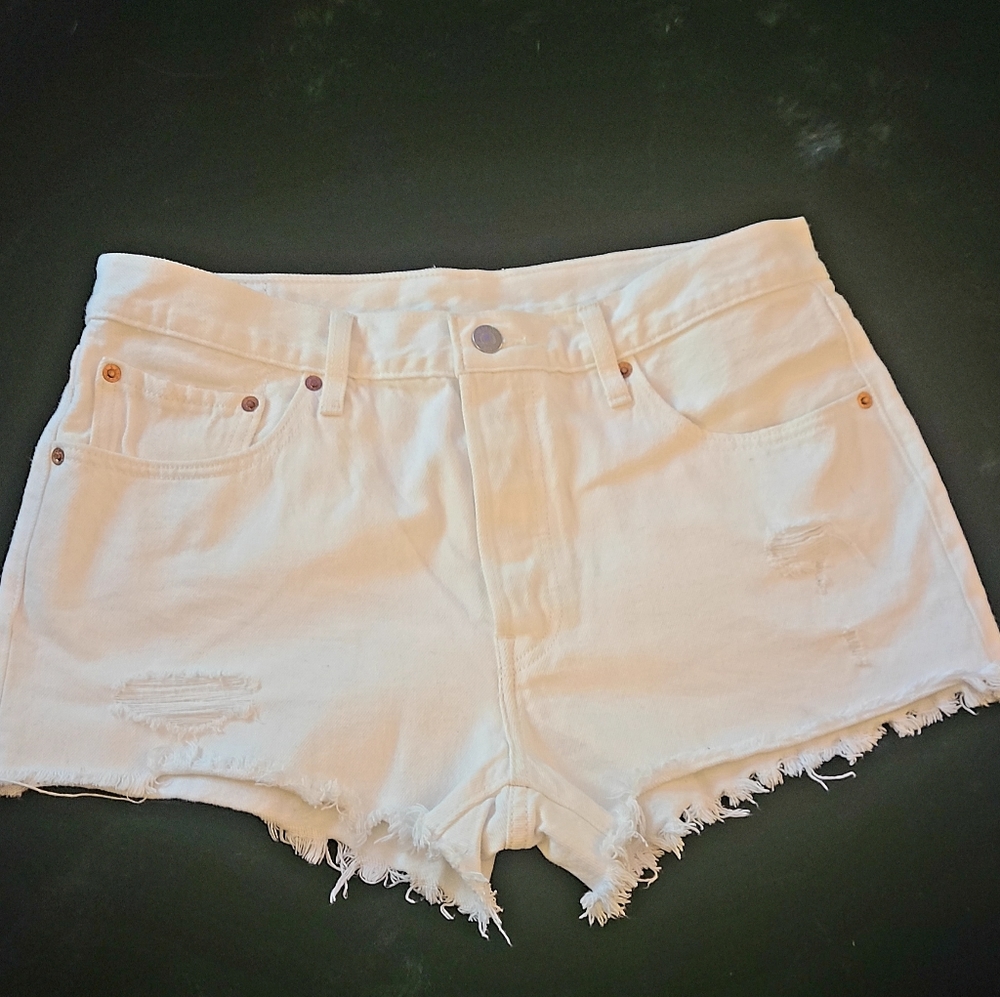 Sz 11 Levi's Distressed White Cutoff Jean Shorts!